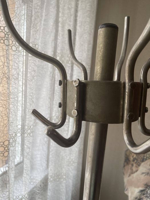 Вешалка напольная железная