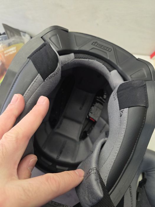 Icon AIRFLITE Battlescar 2 Helmet Каска Нова с Визьори Размер L 59-60