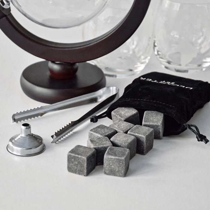 Set cadou Decantor Glob Pământesc pentru whisky, cu 2 pahare și accesorii