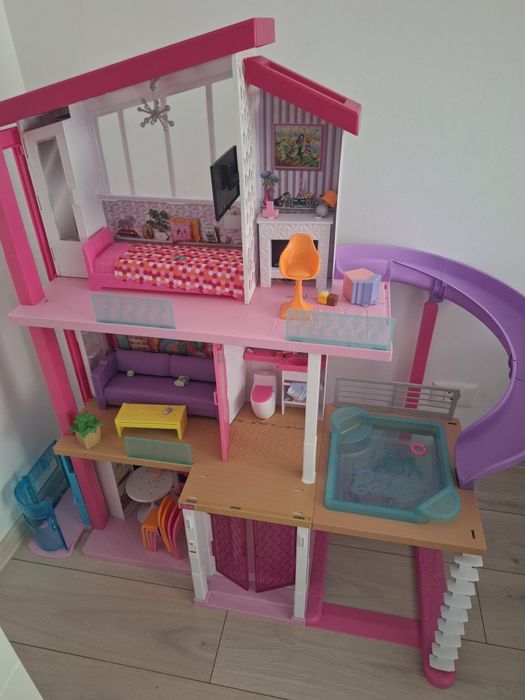 Casuta Barbie ca noua