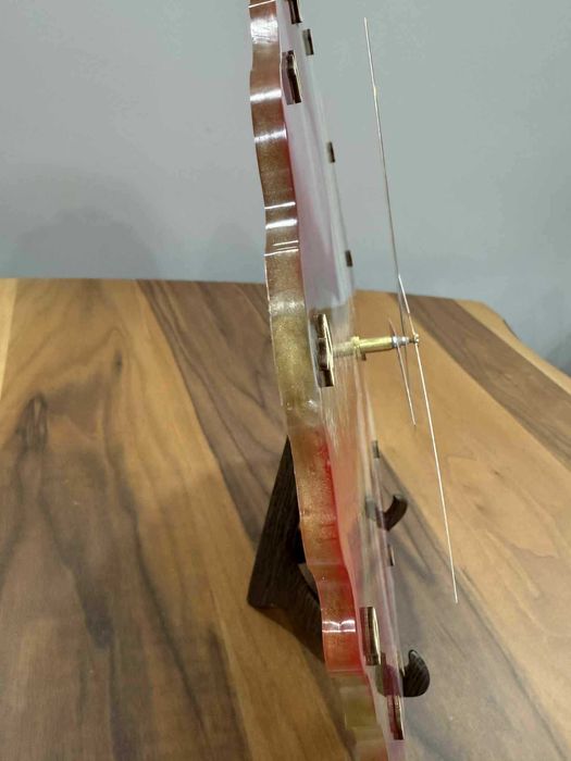 Голям дизайнерски, ръчно изработен часовник