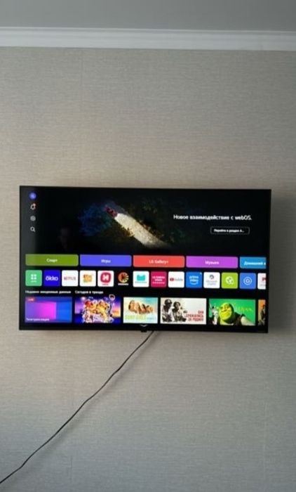 Телевизор смарт LG 108 см продам срочно