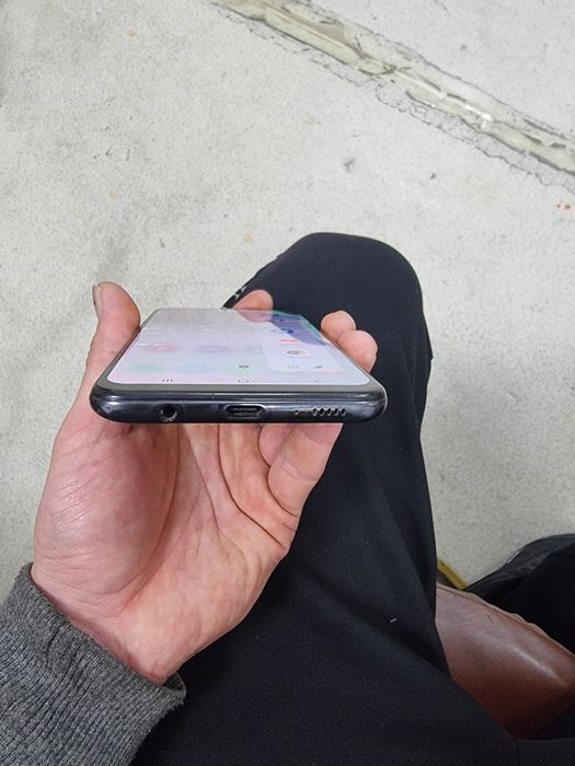 Самсунг А50  продам