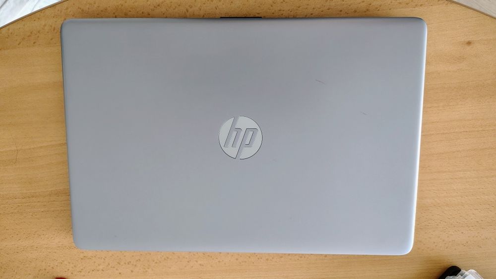 HP 250 G8  i5 1135G7 8 GB DDR4 250 GB SSD NVME Windows 11 Pro OEM