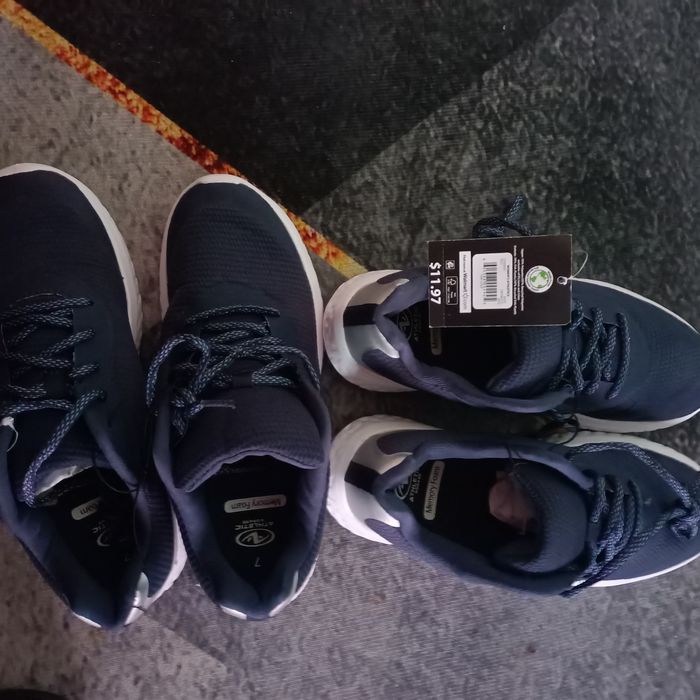 Продам кроссовки