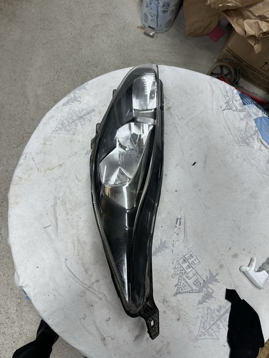 Far stânga ford fiesta