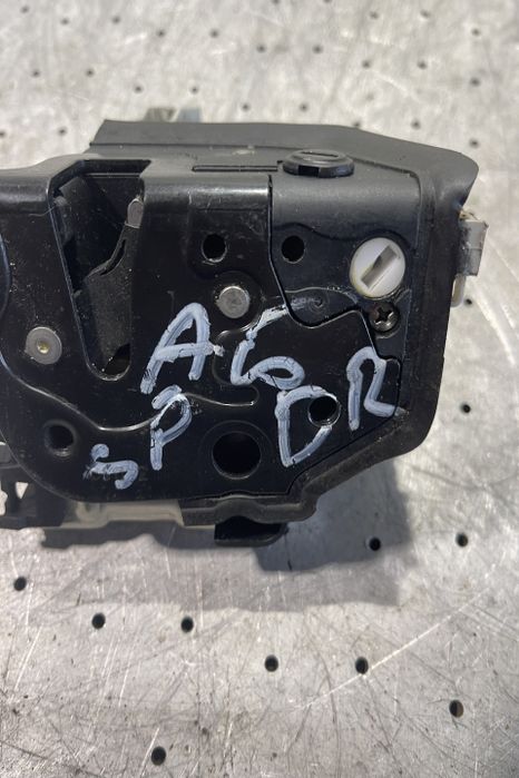 Broasca usa spate dreapta 8K0.839.016.C 8K0.839.016.C 8K0.839.016.C A