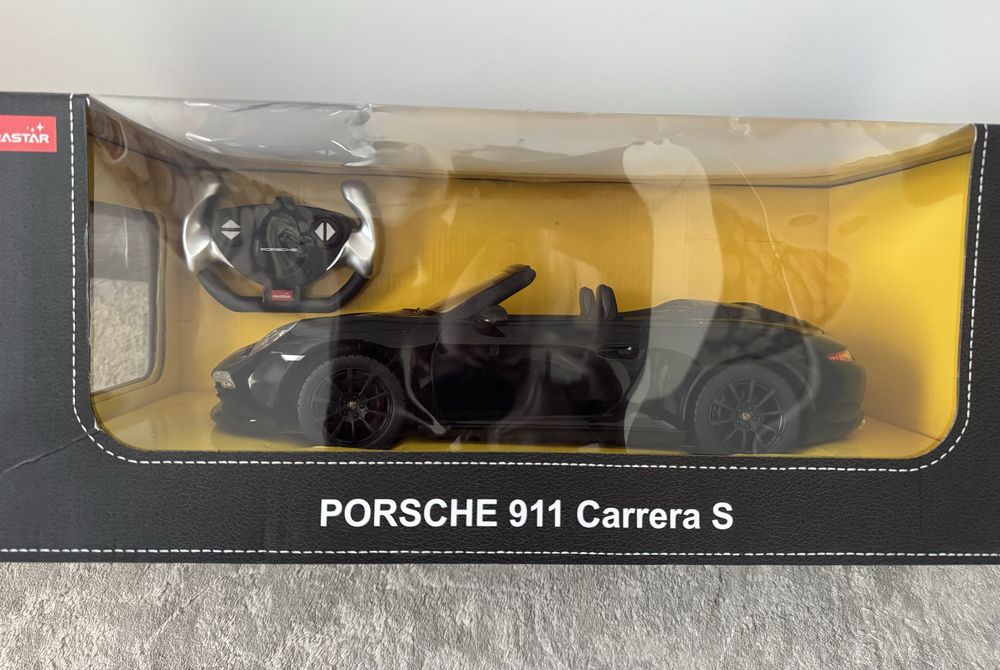 машинка Porsche 911 Carrera S на пульте управления