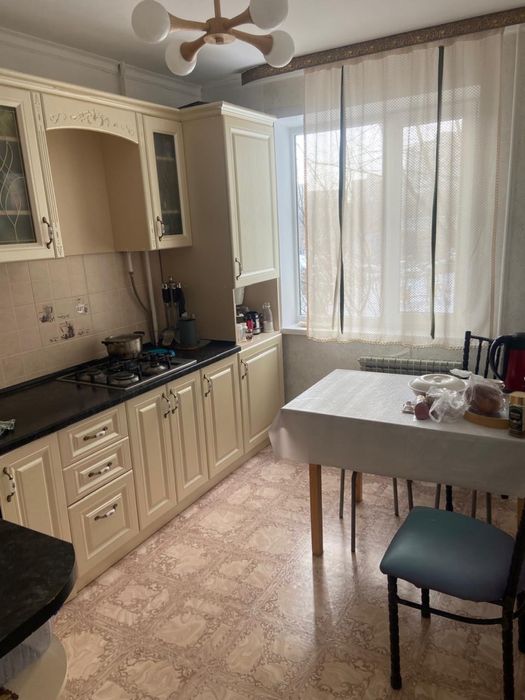 Продам 4 к.кв в 11 микрн