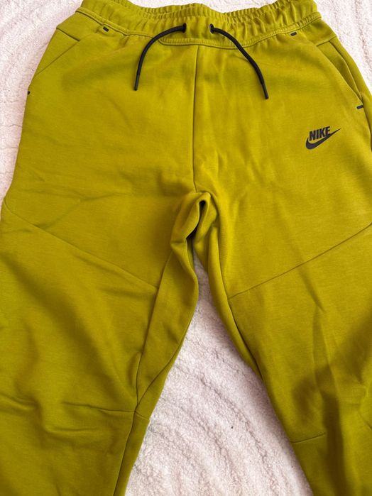 Nike tech fleece нов панталон
