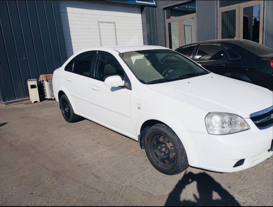 Автомобиль Lacetti