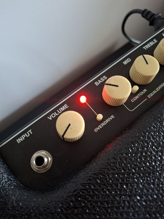 Combo chitara bas Fender Rumble 25 (cub, amplificator)