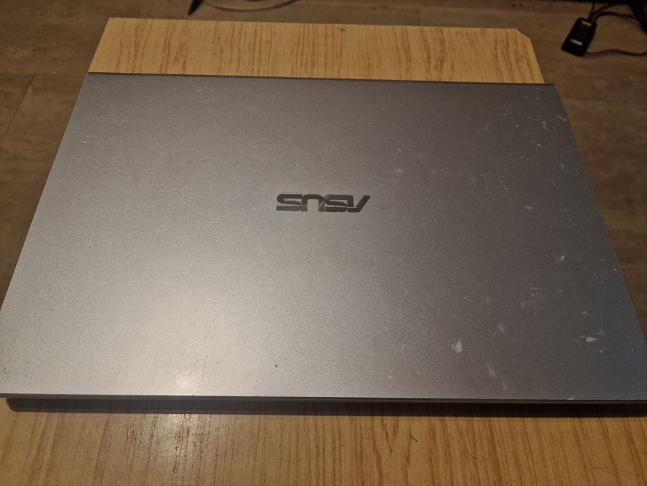 Laptop Asus F409J