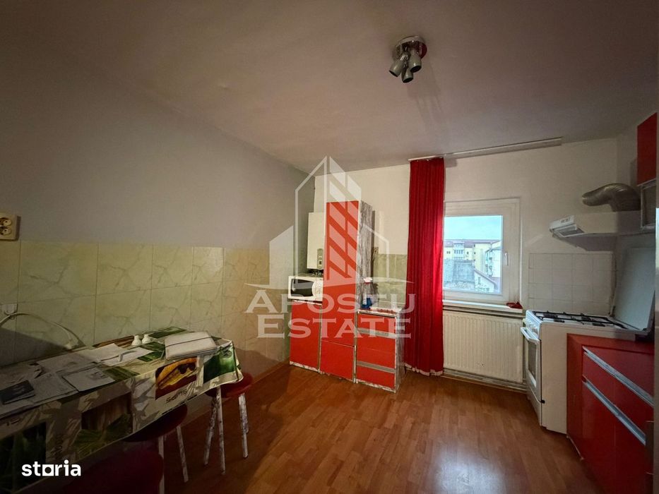 Apartament cu 2 camere, semidecomandat,centrala proprie,zona Girocului