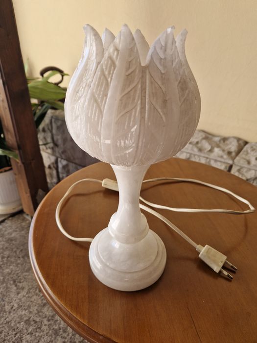 Красива антикварна френска настолна мраморна лампа