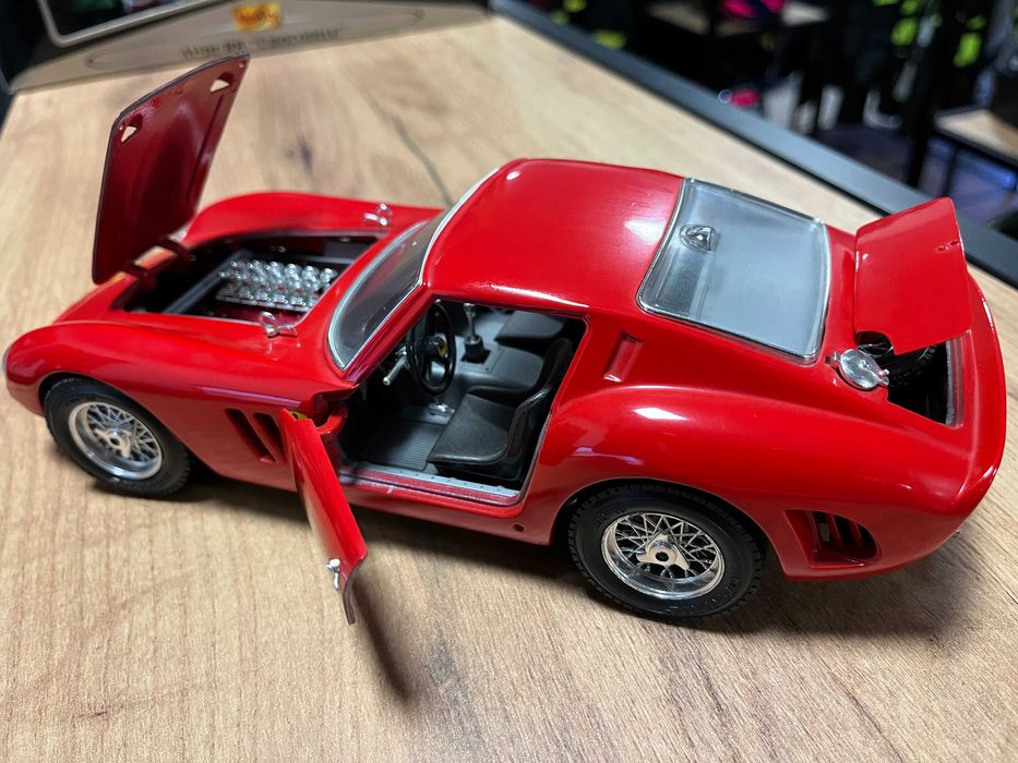 BBURAGO метална колекционерска количка модел FERARRI 250 GTO 1962г.