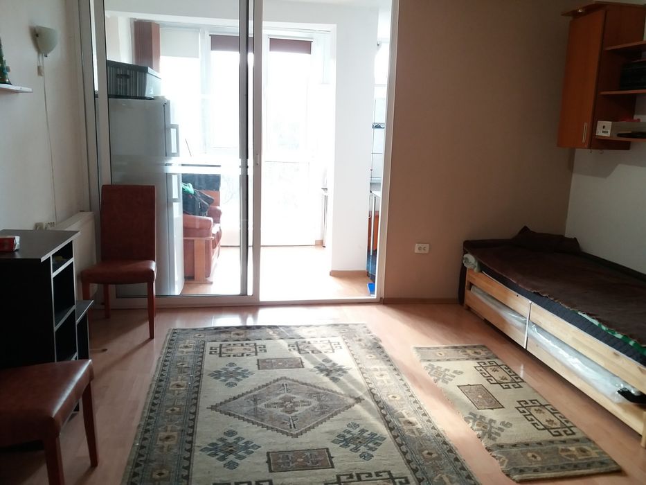 Închiriez garsonieră zona Paring