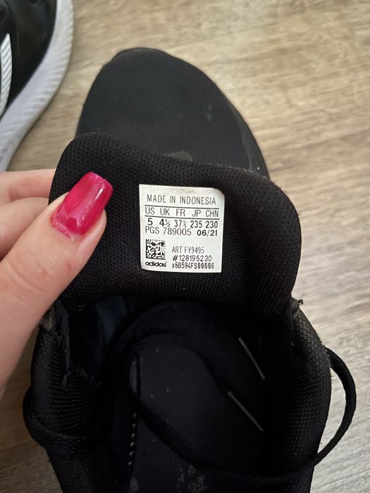 Adidasi Adidas negri