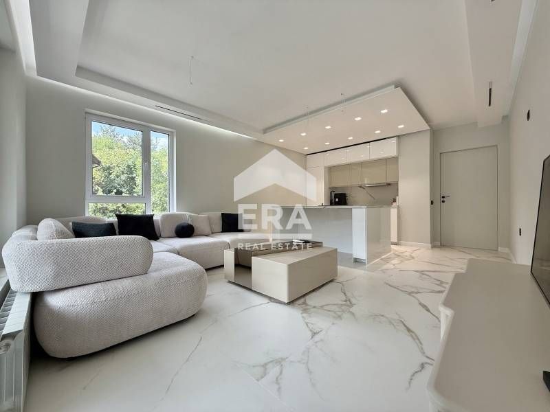 Обзаведен тристаен апартамент с гледка към планина Витоша и града, кв.