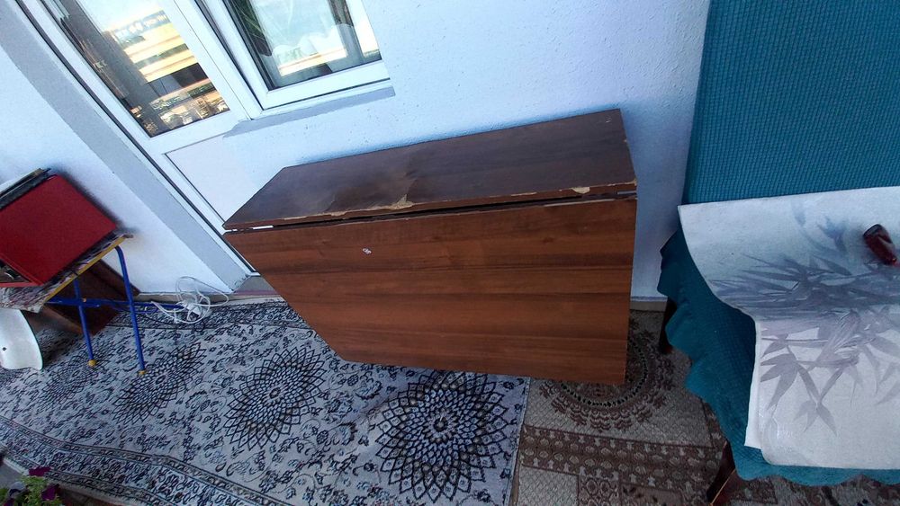 Продам стол с табуретками и раскладной стол