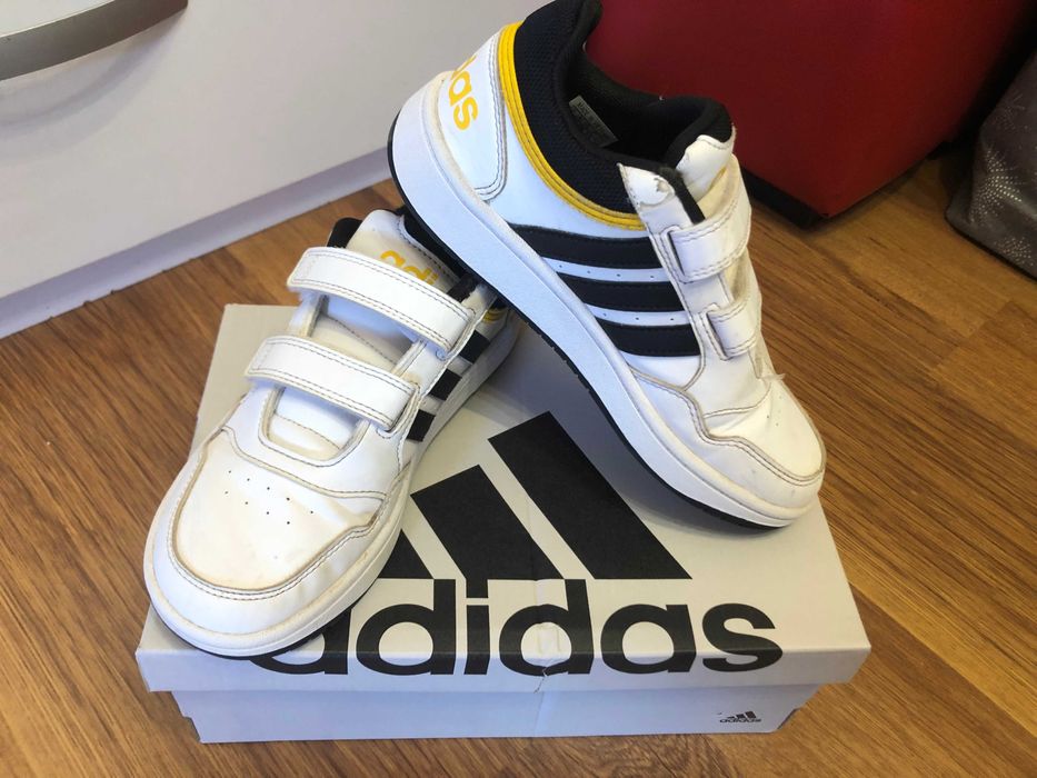 Adidas детски маратонки Hoops номер 35