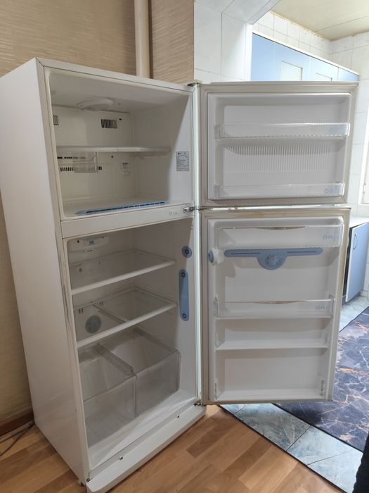 Холодильник. Двухкамерный LG