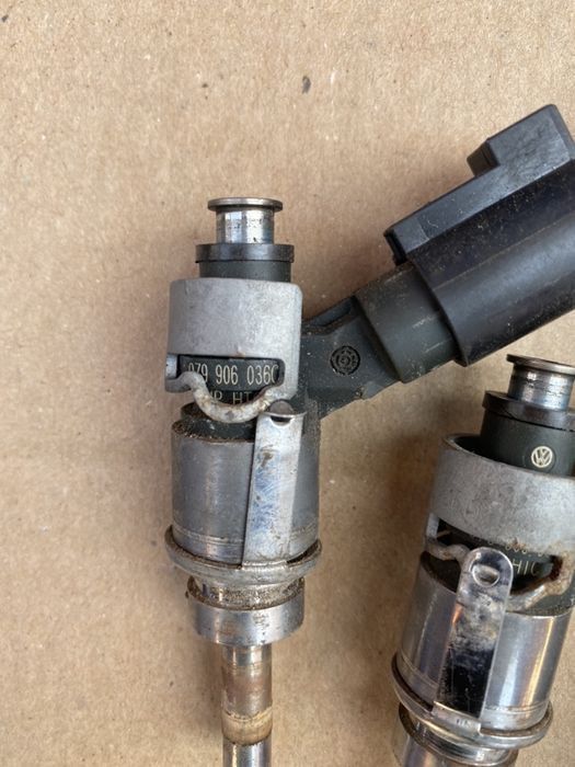 Инжектор клапан Ауди S5 S4 S6 S8 4.2fsi Audi Vw оригинал 07990603