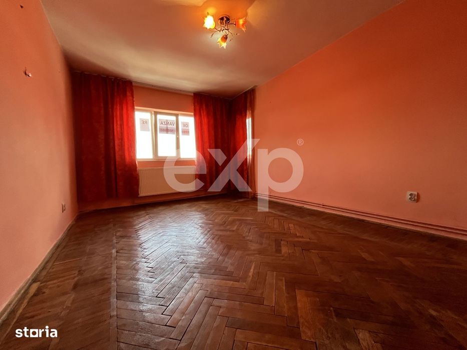 COMISION 0% Apartament 3 camere dec 2 bai etajul 3 central Gaesti — fotografia 1