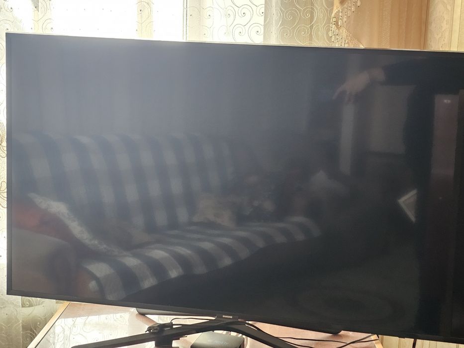 Телевизор,смарт.