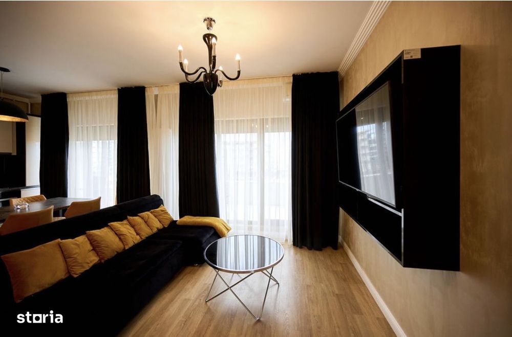 Penthouse cu 3 camere, balcon și garaj, central