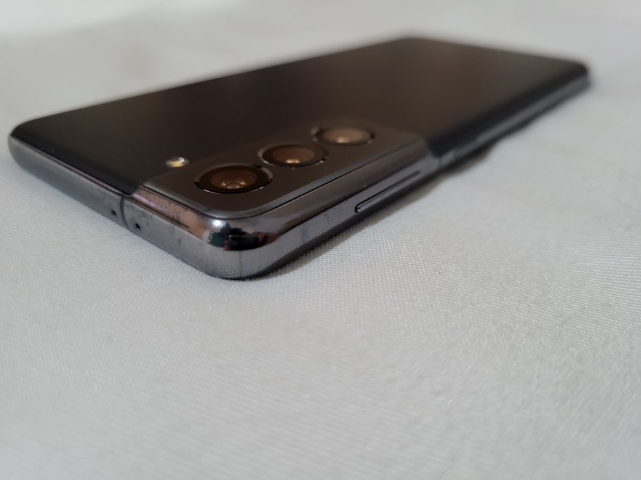 Samsung s21.   128/8gb