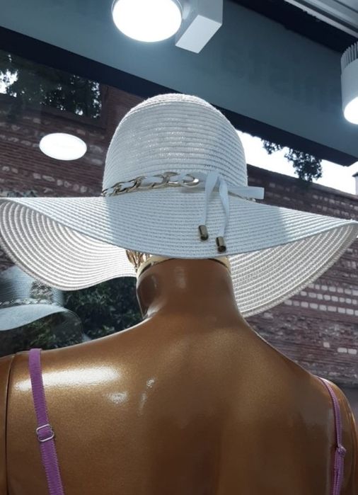 Palarie Chanel, model reglabil, l9go metalic auriu, saculet, etichetă