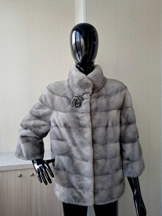 Haina de blana nurcă , vizon divină, incredibil. Culoare Gri