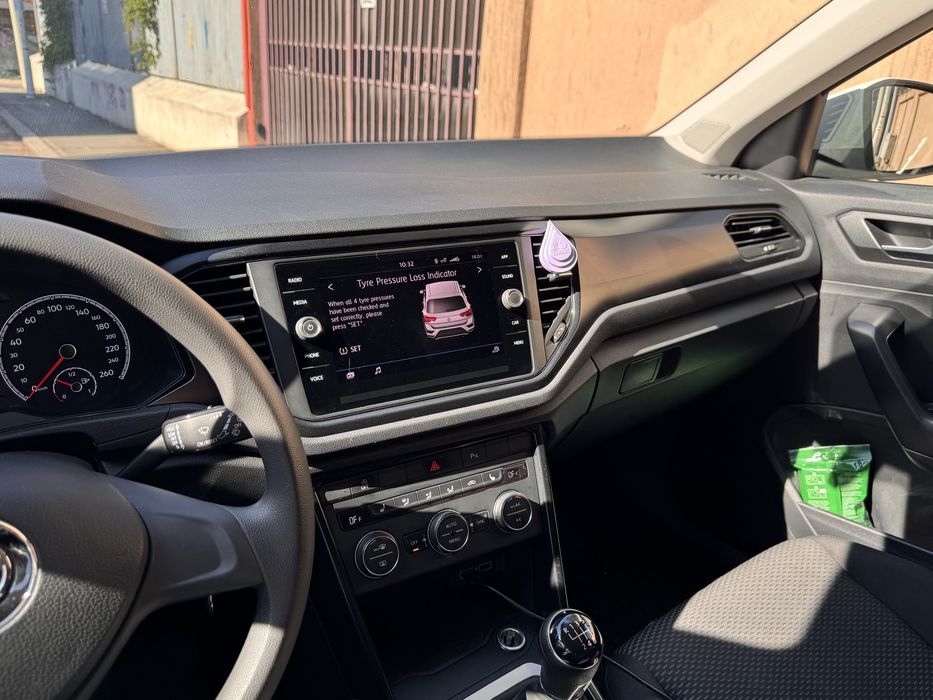 T-ROC , 56500 km REALI, primul propietar, istoric 100% curat, economic, ingrijit impecabil