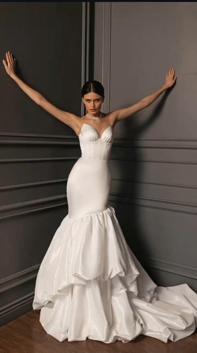 Атласное свадебное платье