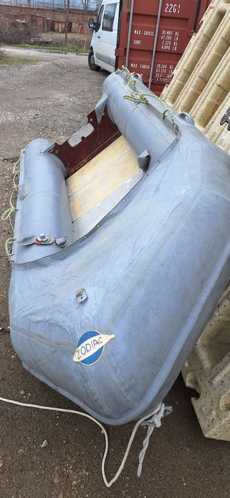 Лодка Zodiac комплект с  двигател 12