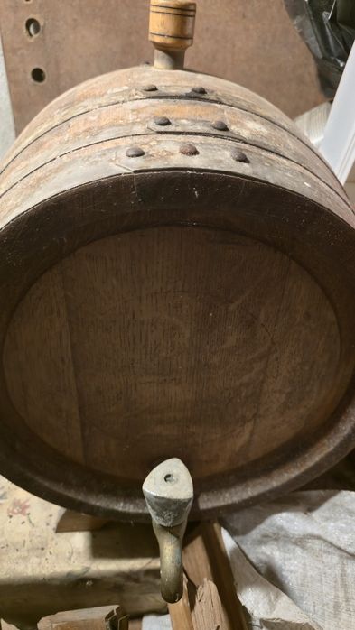 Продавам дъбово буре 25 л