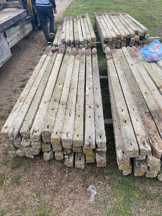 Продавам циментови колове.