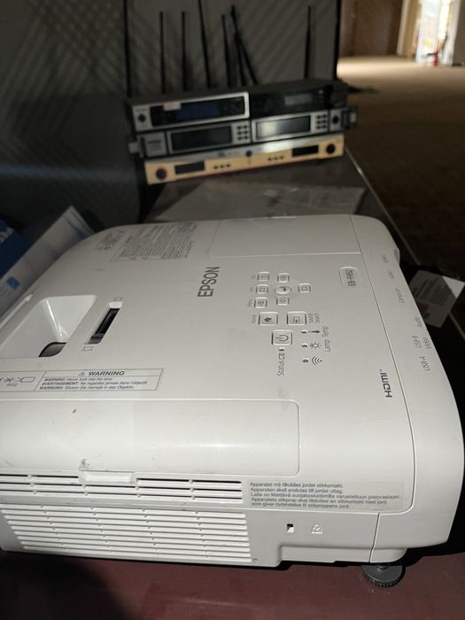 Проектор Epson EB-FH 52.  + экраны