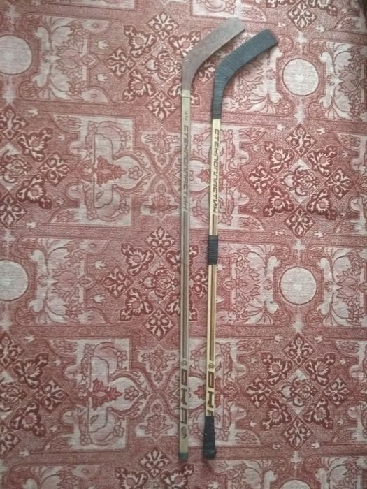 Продам. 2 клюшки