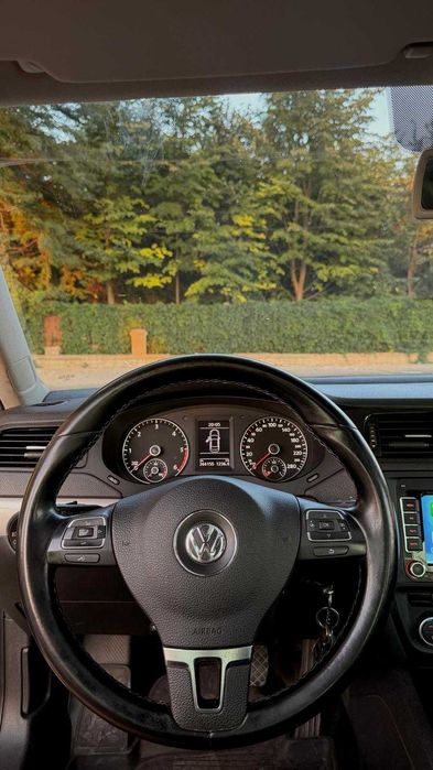 Volkswagen Jetta Match 2.0 TDI 140 CP DSG