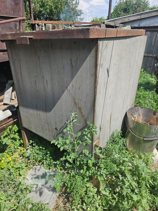 Продам бак из нержавейки объем 1000 литров.