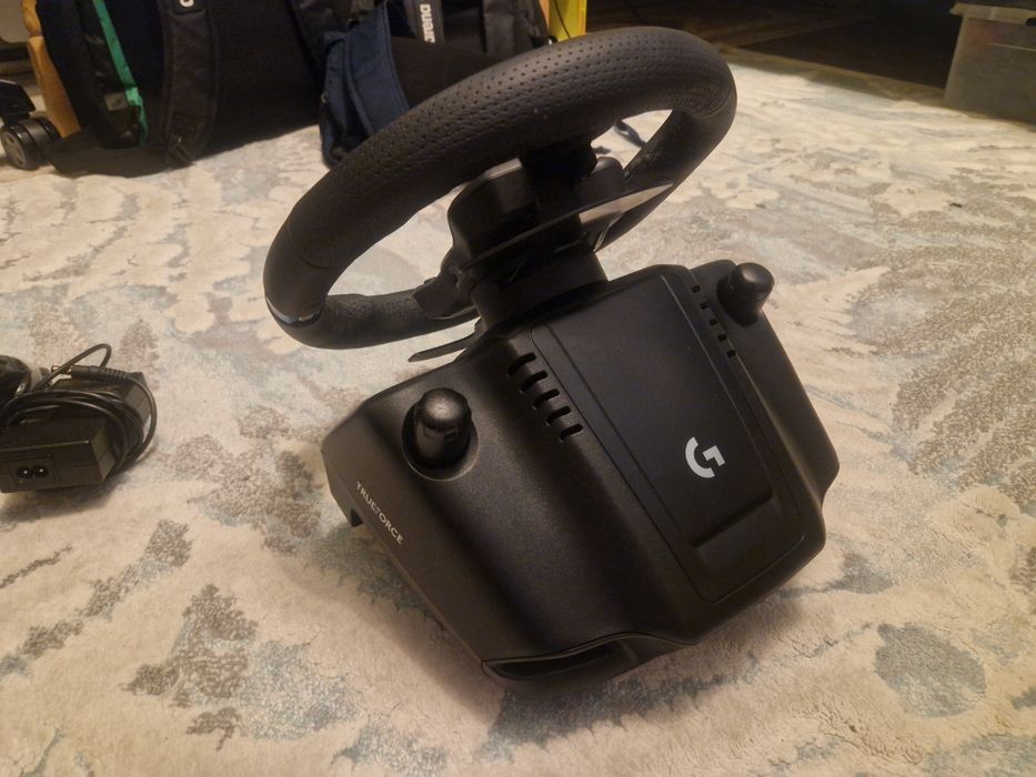 Vând volan logitech g923 pentru pc ps4 ps5+schimbător