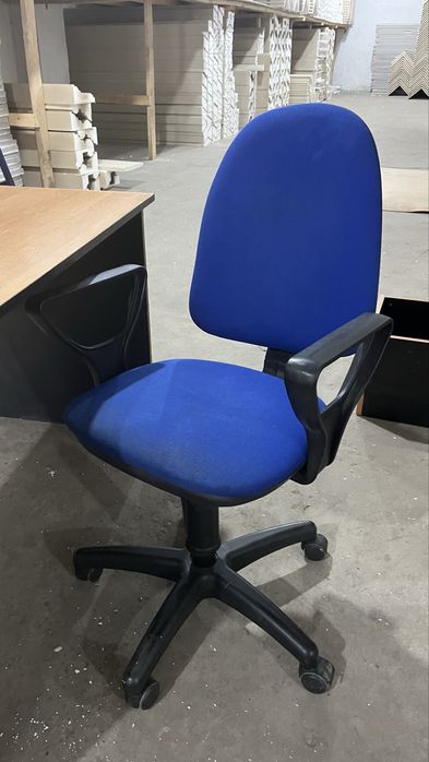 Мебель для офиса б/у хорошем состоянии.