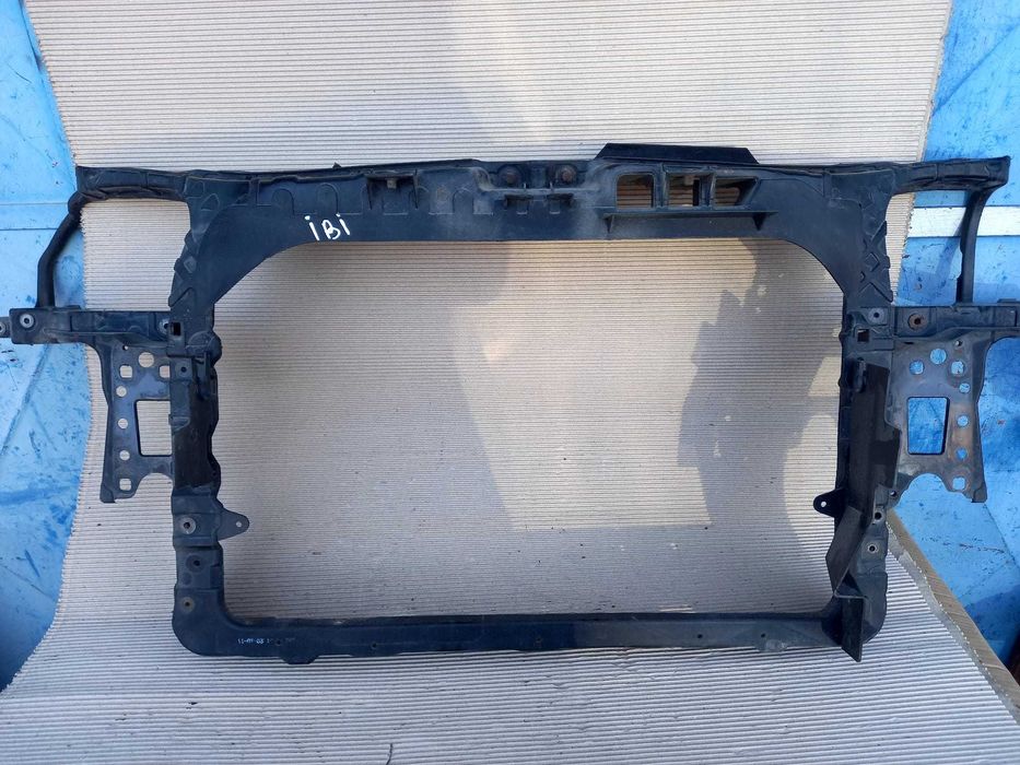 Seat Ibiza 2002--2008 trager caroserie cu broasca inchidere capota