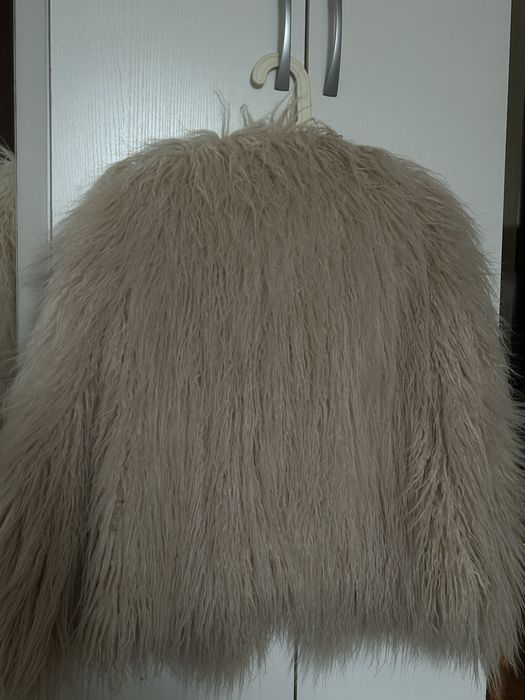 Шубка кремовая Zara