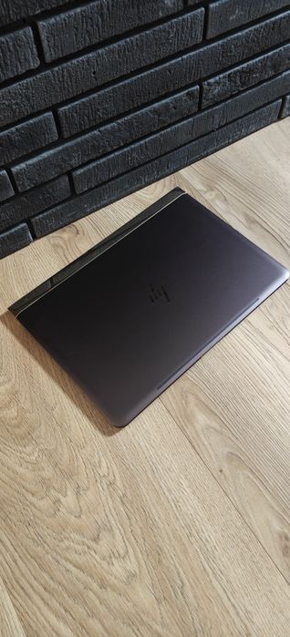 Laptop HP Spectre negru/gold