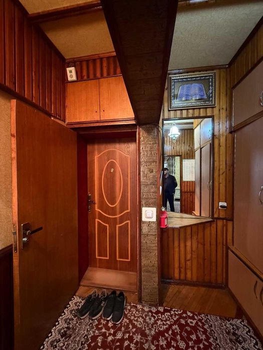 Тинчлик Алокада срочна 5 хоналик квартира сотилади