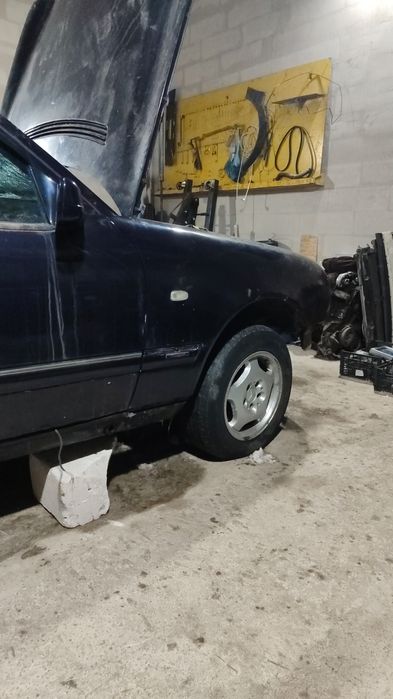 Запчасти на Мерседес W210 E200