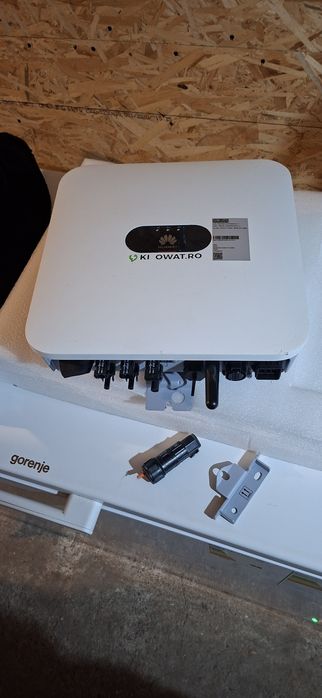Vand invertor perfect functional de 6Kw Huawei.